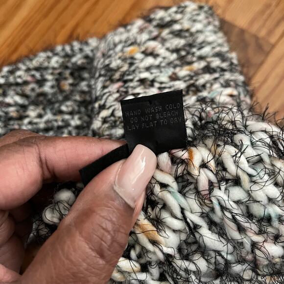 Steve Madden Infinity Scarf Women OS White Black Pink Eyelash Knit Cozy Soft - Picture 3 of 5